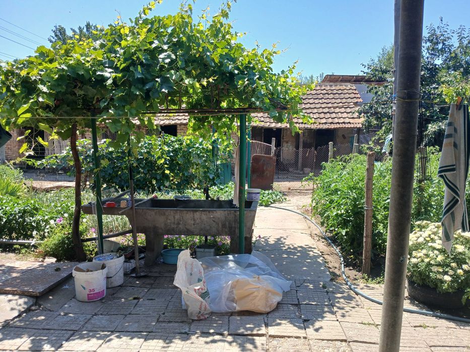 Продавам къща в село Гиген тел.за връзка 0899934142,0896418272