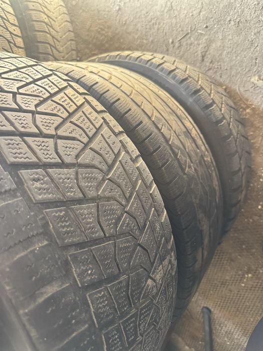 Продам шины комплект Р20