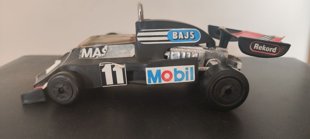 Модел на количка от социализма