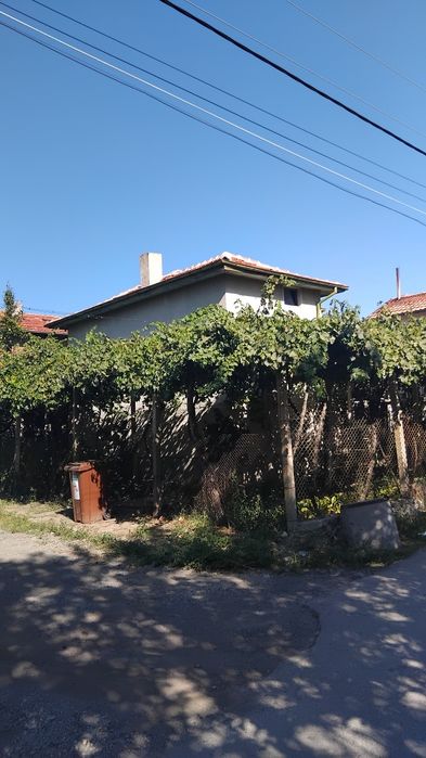 Продава две къщи в с.Усойка общ Бобошево