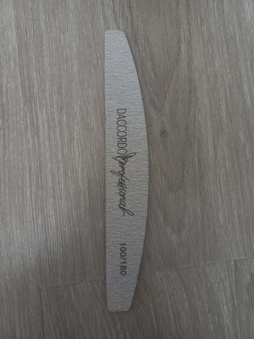 Продаеться товары для маникюра