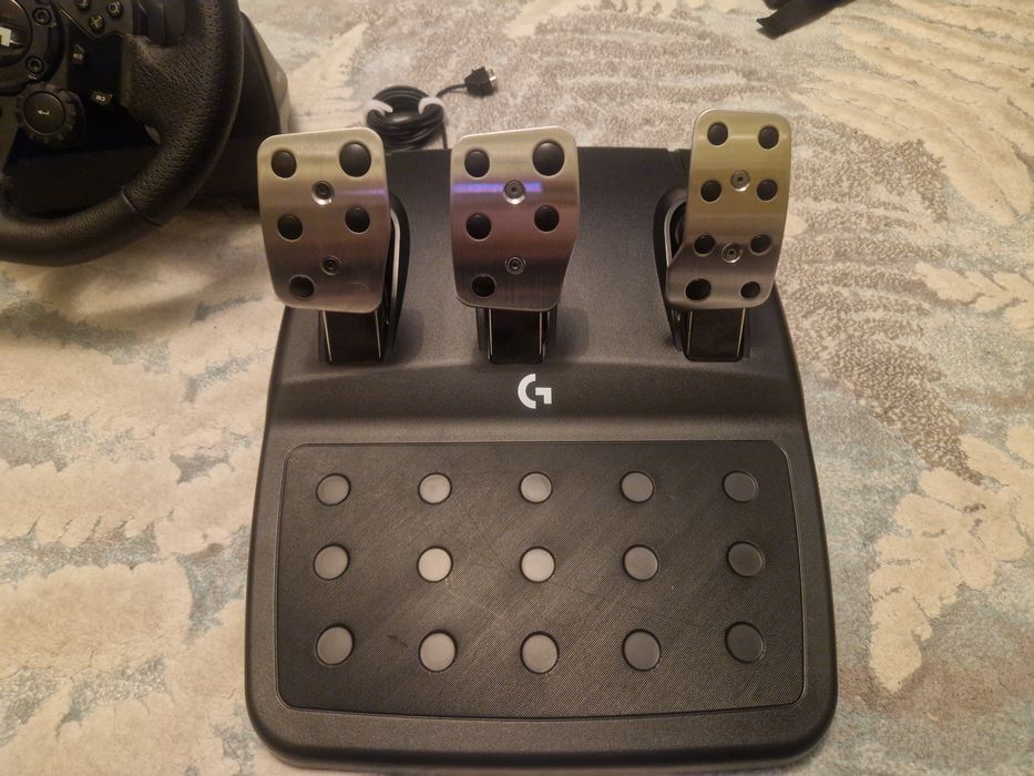 Vând volan logitech g923 pentru pc ps4 ps5+schimbător