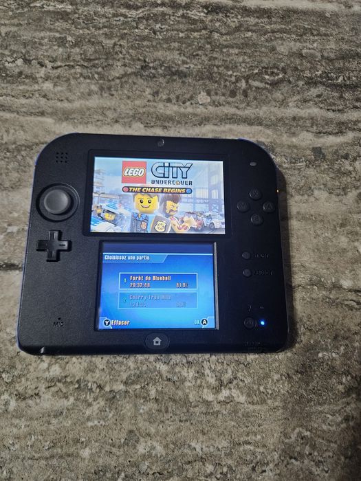 Vand nintedo 2 ds cu un joc lego