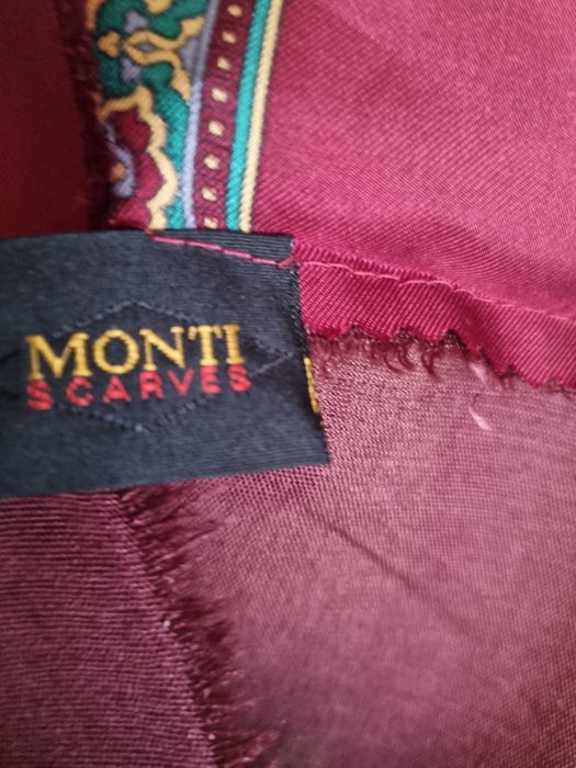 Елегантен шал коприна и вълна