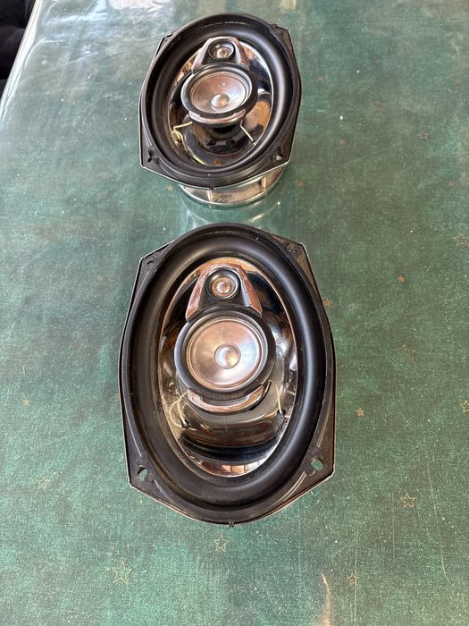 Продавам комплект трилентови колони