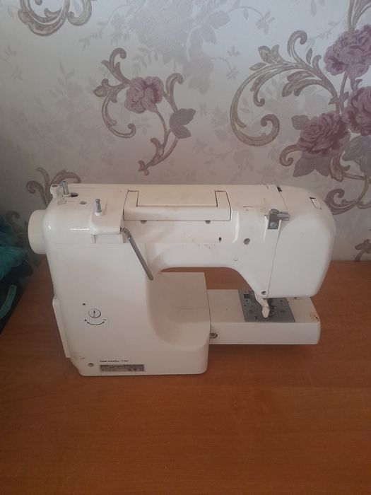 Продам швейную машинку