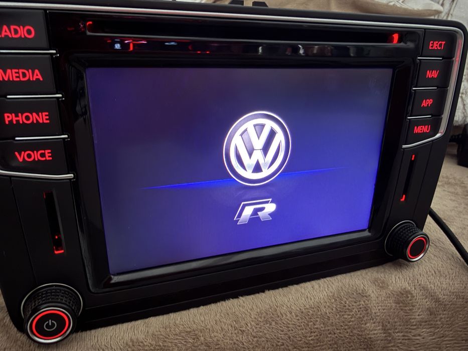 Vând navigație originală Volkswagen MIB2 2020 Harti 2026 Carplay / AA