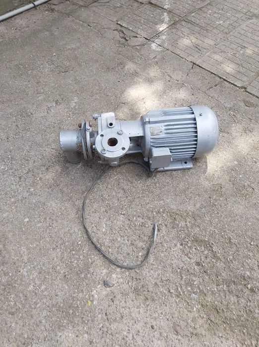 Трифазна водна помпа