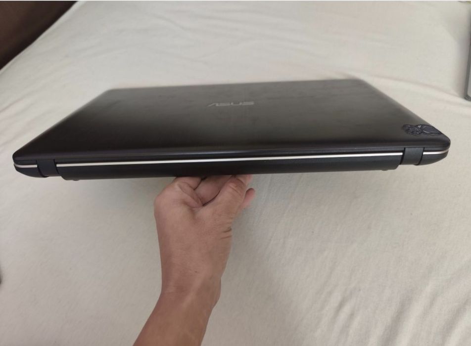 Лаптоп Asus  R540Y