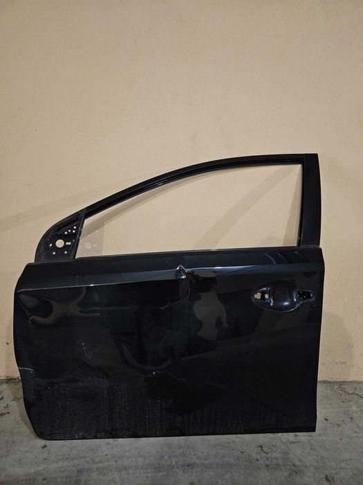 Предна лява врата Toyota Auris 2013