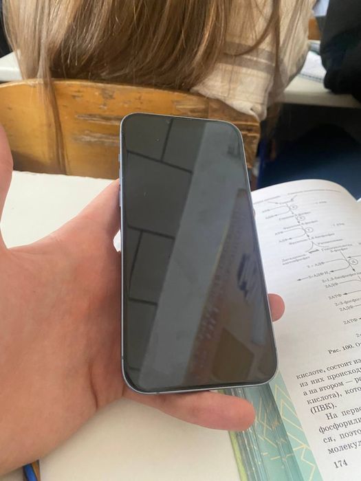 Продам айфон 14 плюс 256