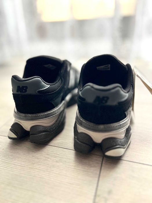 Adidasi New Balance 9060
