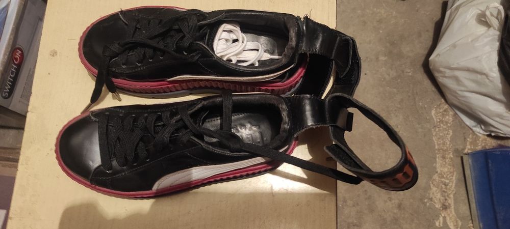 De vânzare pantofi sport