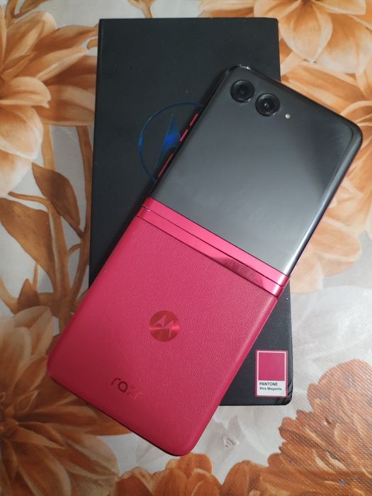 Motorola Razr 40 Ultra (flip) 256gb viva magenta