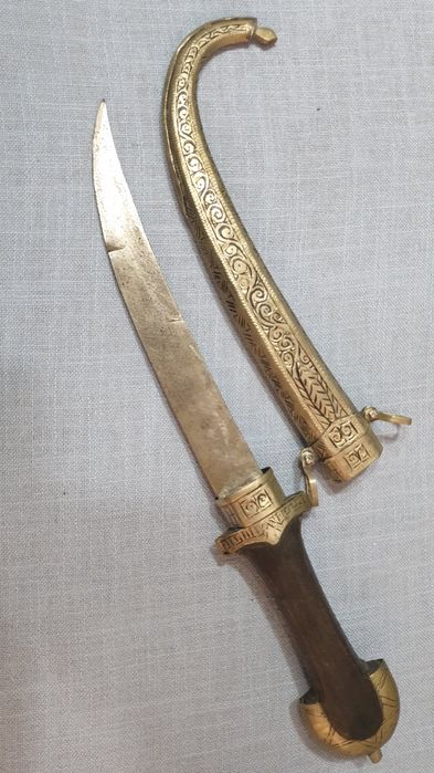 Кумая и Старинен кинжал.