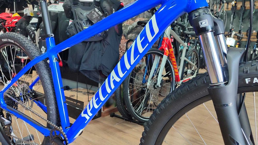 Bicicleta Specialized Rockhopper SPORT 29 L in stoc la Funky Sports
