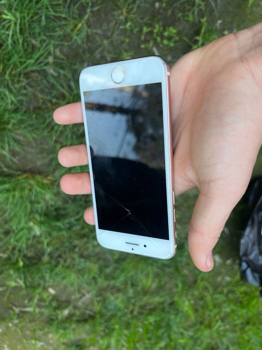 Iphone 8 colati yaxshi xamma joyi  ishledi ekranida singan joyi bor