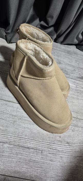 Ugg dama număr 38