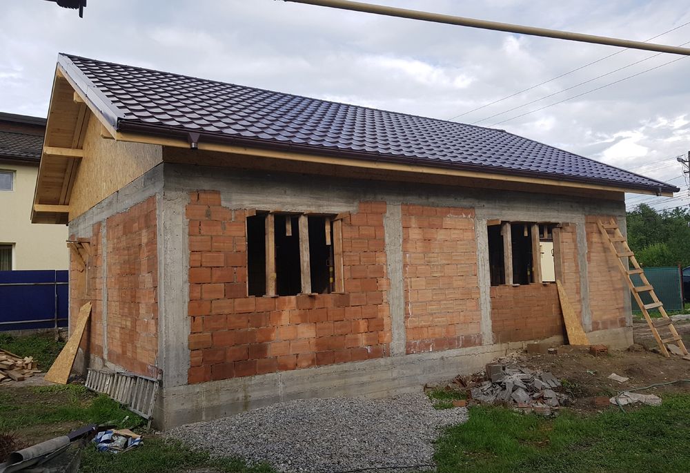 Construim case la rosu si la cheie