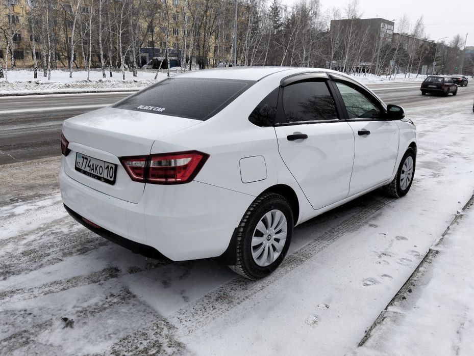 Продам Весту в хорошем состоянии