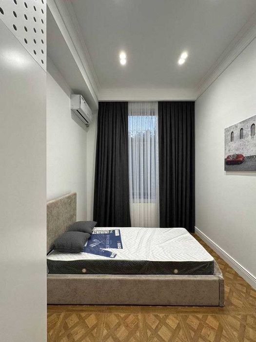 Гостиница России-Дуплекс! Сдаётся 4-х комнатная квартира в центре!