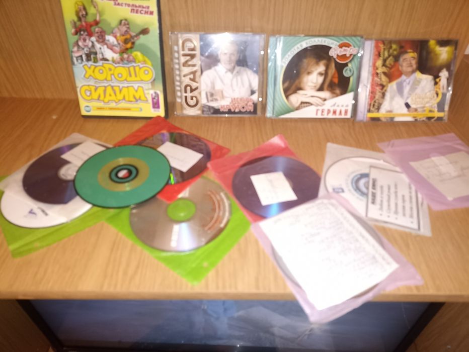 Телевизор  на 12 и 220v + DVD