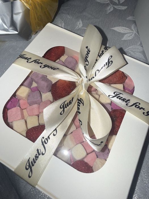 Сублимированные клубника и мороженое