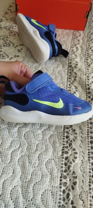 Маратонки Nike revolution 22 номер