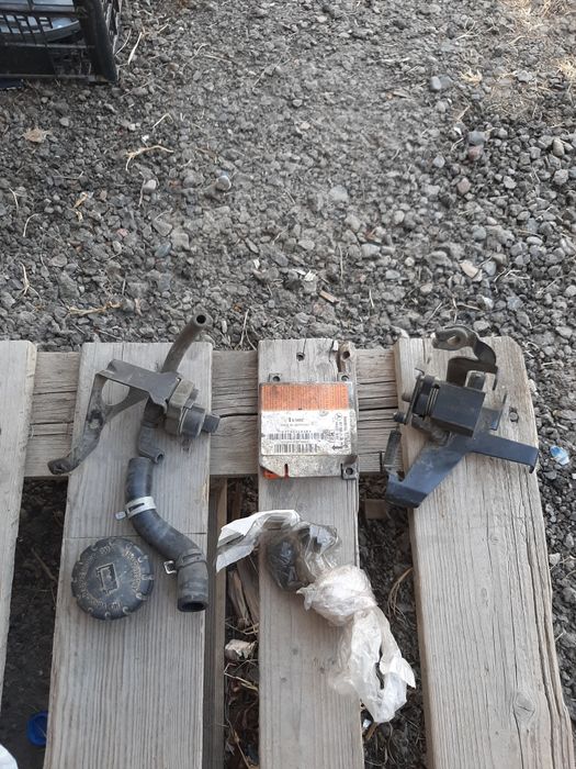 Мерседес 210 егаз, блок абс крышка радиатора