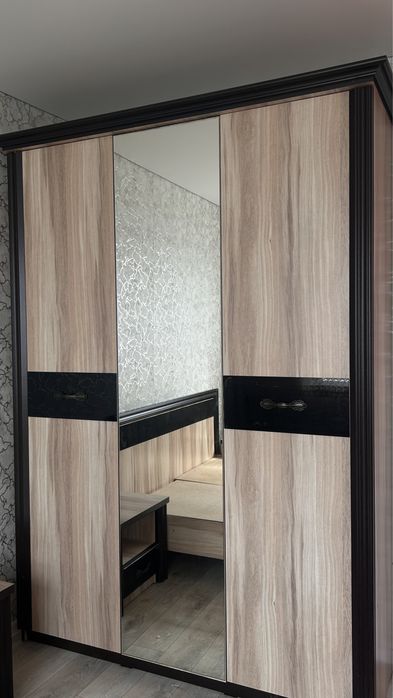 Продам стильный спальный гарнитур в современном дизайне.