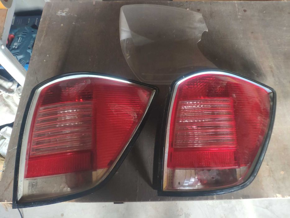 Продавам заден десен стоп за Opel Astra H комби-2 бр