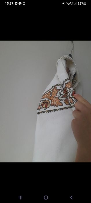 Camasa bartati cu poale,foarte veche,are și ițari