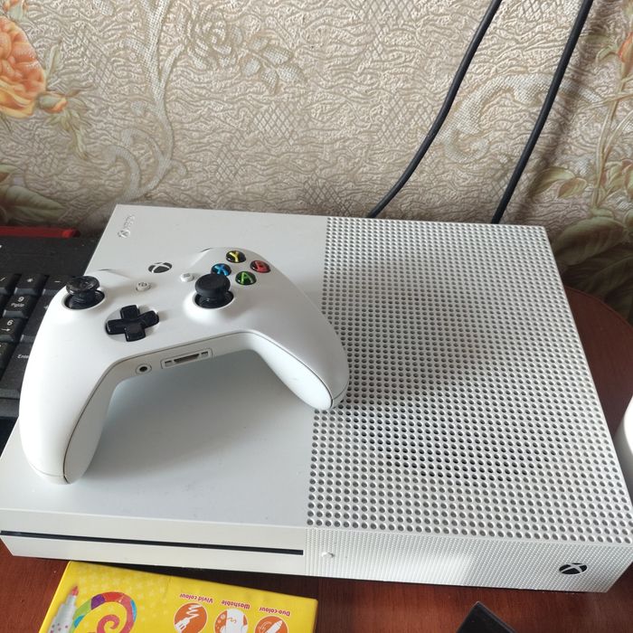 Xbox one.s. продам. Без минусов.