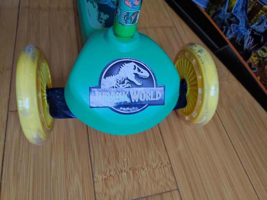 Trotineta plus AS JURASSIC World, 3 roti, aluminiu, verde, noua