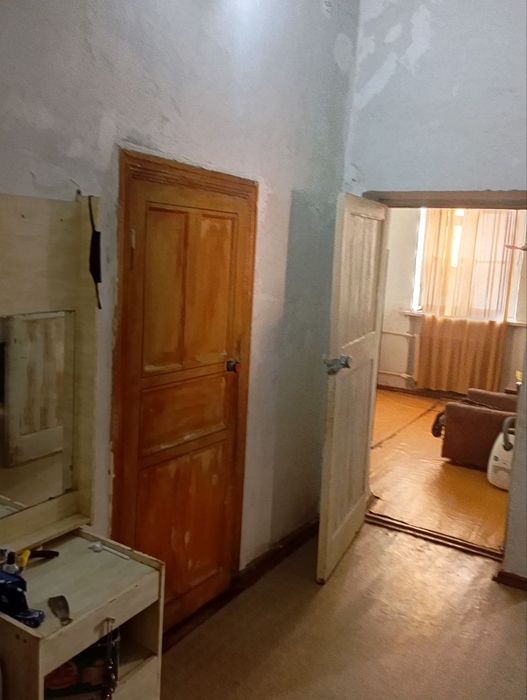 Срочно продается Большая 3 комнатная квартира высокопотолочная.