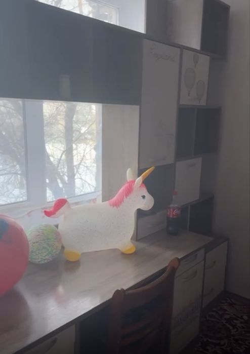 Кровать двухярустная. Вместе со столом.