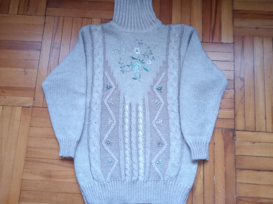 Свитера шерстяные.