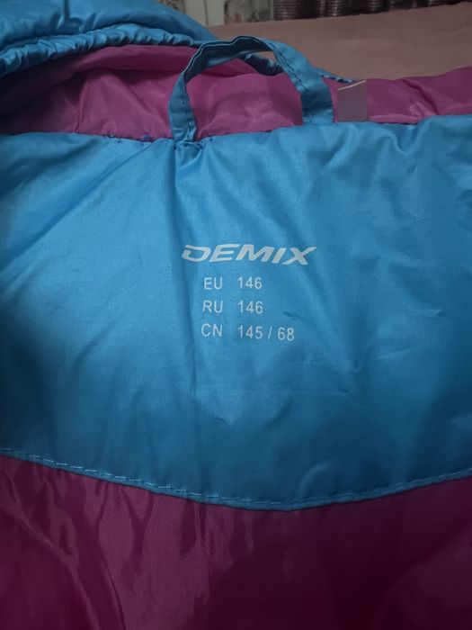 Продам детскую куртку DEMIX