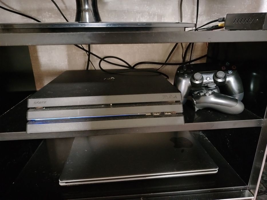 Playstation 4 pro    1 tr 2 arginal pult