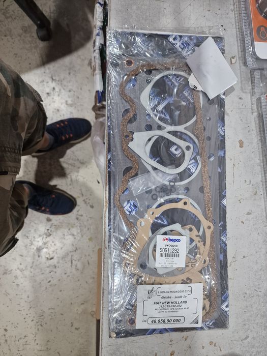 Set garnituri tractor fiat 311.315 preț 495 lei cu factura se poate tr