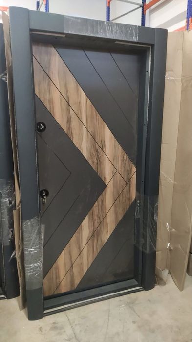 апартамент врати входни блиндирани метални