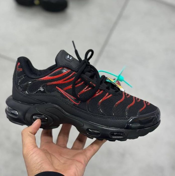 Нови обувки Nike air max Tn