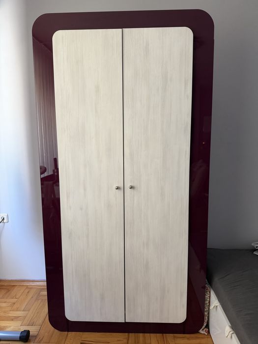 Продавам гардебор в отлично състояние
