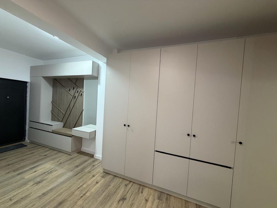 Inchiriez apartament  cu parcare subterana