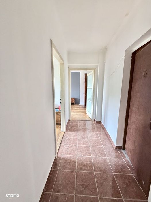 Vand 2 cam semicentral decomandat