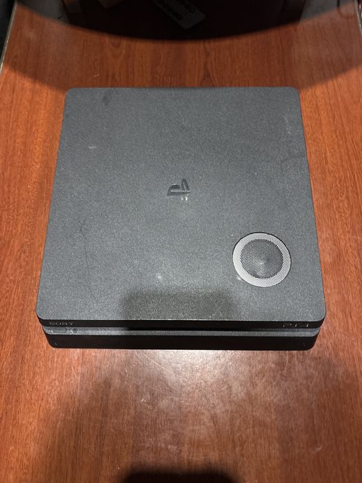 Playststion 4 slim