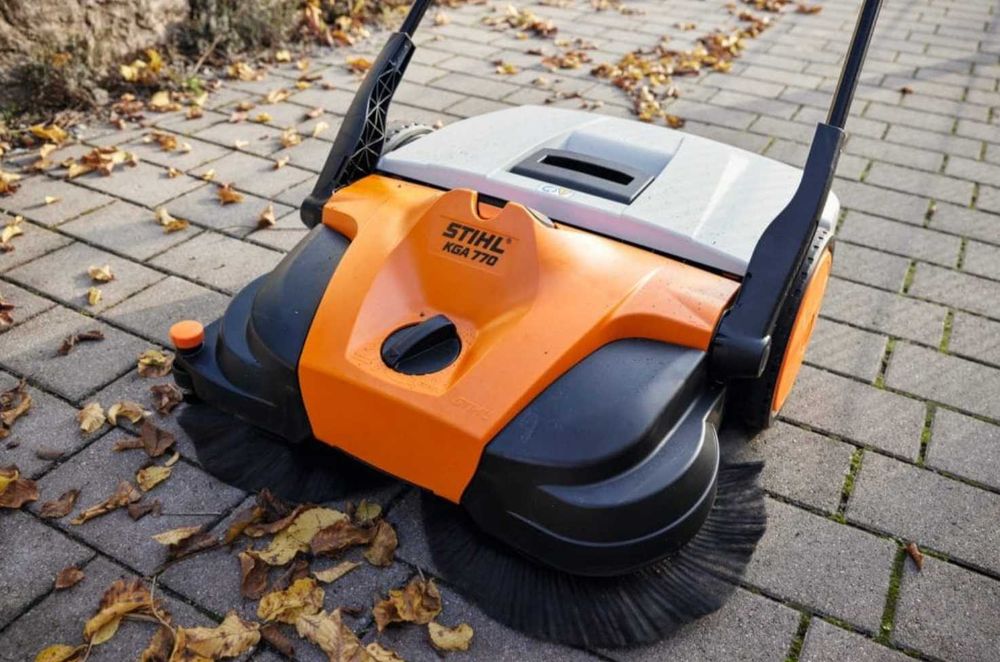 Mașină de măturat fără fir 36V Stihl KGA 770 Capacitate 3250 m²/h