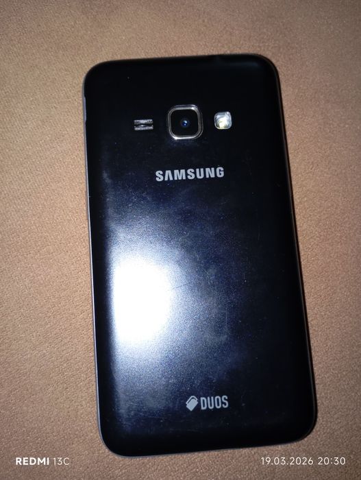 Продам Samsung J1 8ГБ