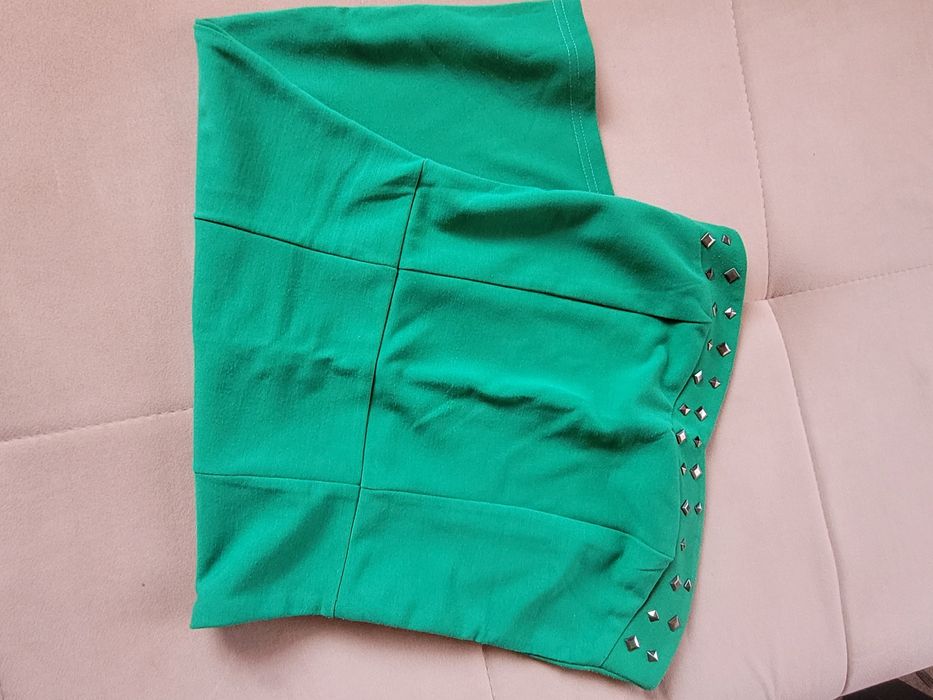 Тревисто зелена рокля