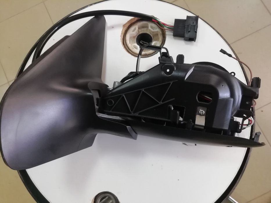 Продавам ляво странично огледало за ГОЛФ 4